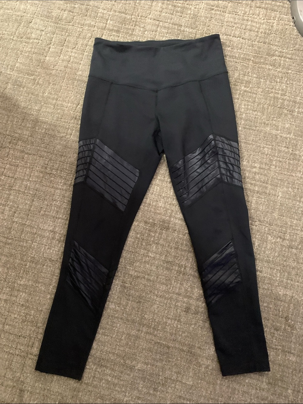 Zella Black Active Leggings with small waist pocket. Easy and comfortable. Large